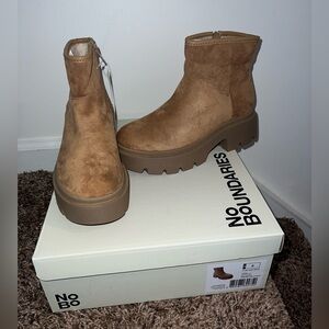 No Boundaries Women's Tan Ankle Boots
